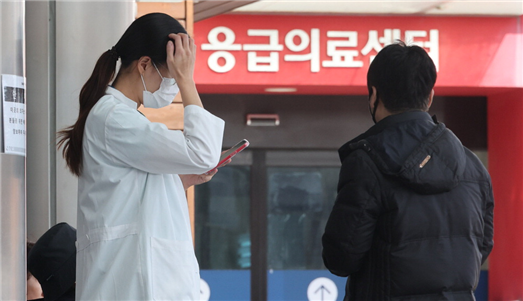 이달 18일 서울 한 대학병원 응급의료센터 앞 (사진=매일경제 이승환 기자)